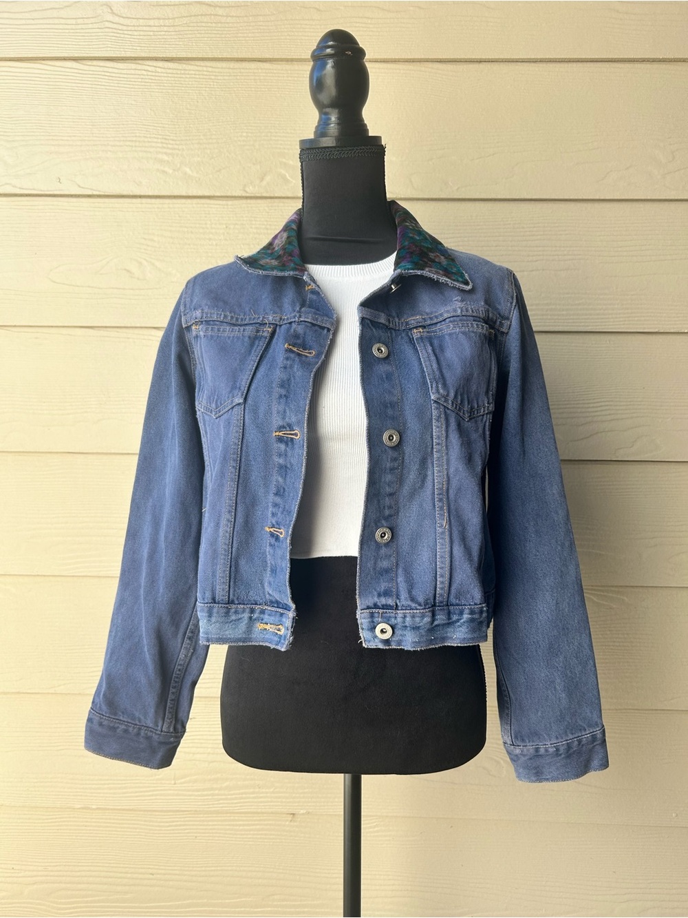 90s G.H. BASS & CO denim jean jacket with floral collar